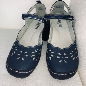 Nearly New Jambu Navy Women's 9